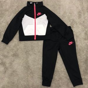 Girls Nike 2-piece Tracksuit